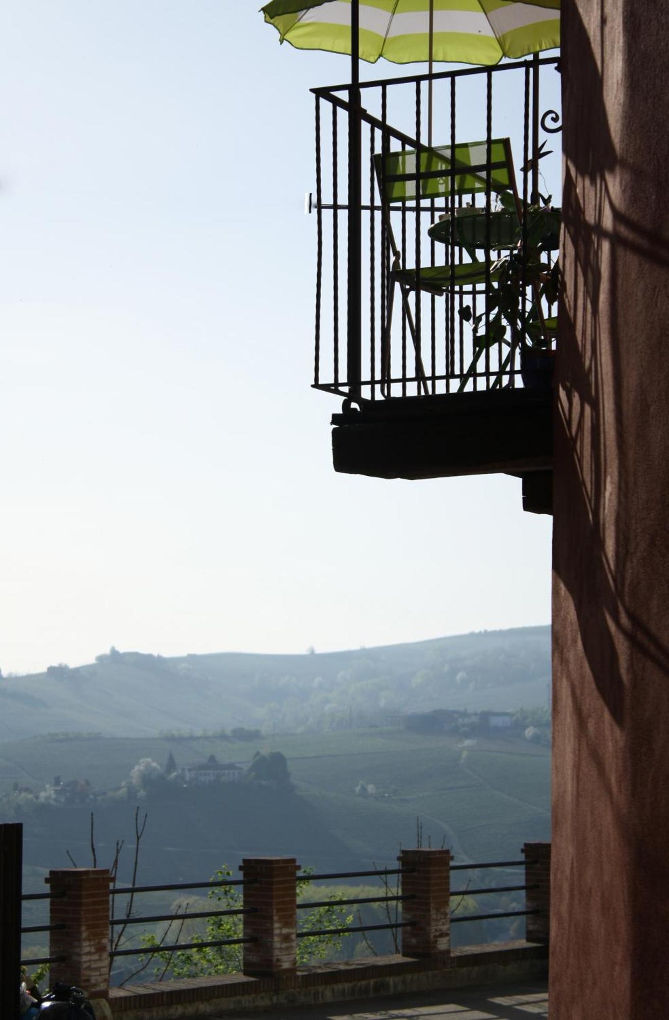 Dimora San Sebastiano Acomodação com café da manhã Neive Exterior foto